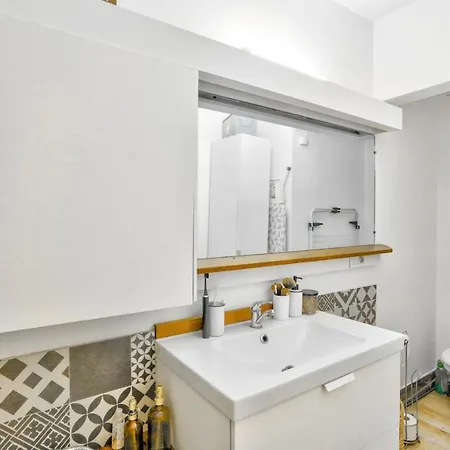 Apartment Cozy Studio With Small Balcony For 2 In Montmartre