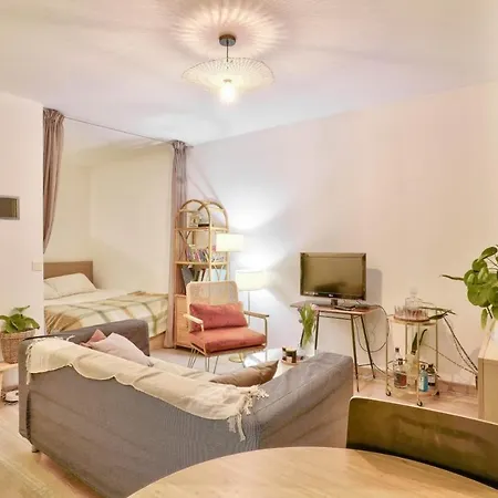Cozy Studio With Small Balcony For 2 In Montmartre * Paris