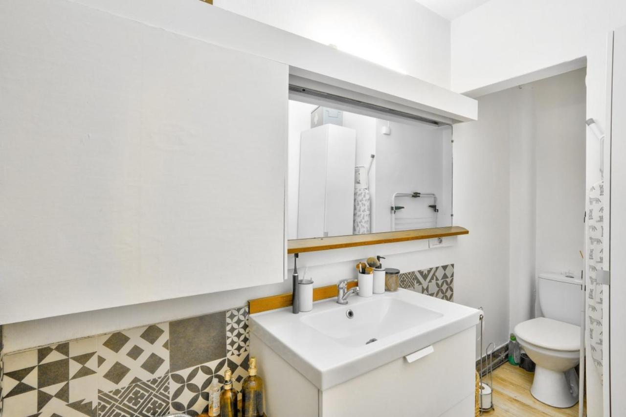 Apartment Cozy Studio With Small Balcony For 2 In Montmartre