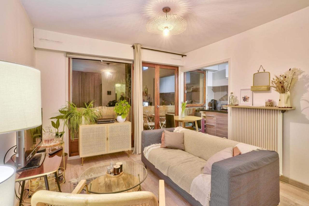 Cozy Studio With Small Balcony For 2 In Montmartre